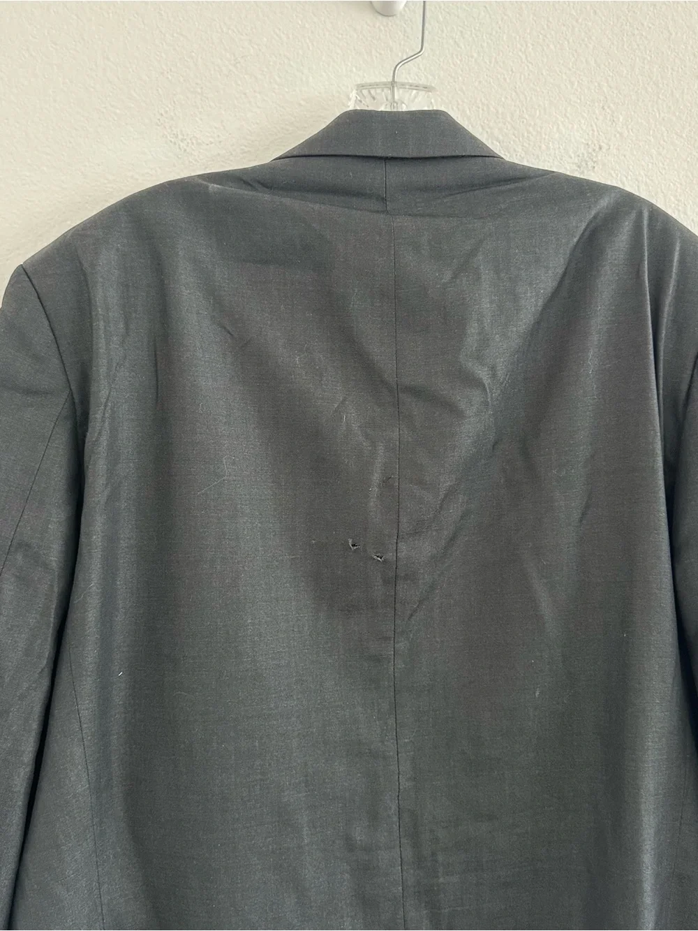 HUGO Black Single-Breasted Blazer with Red Pocket Square Size: 42R